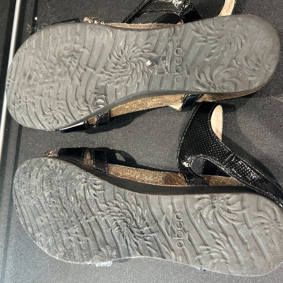 Abeo Biosystem Black/Animal Print Sandals Size 7 - Picture 4 of 5